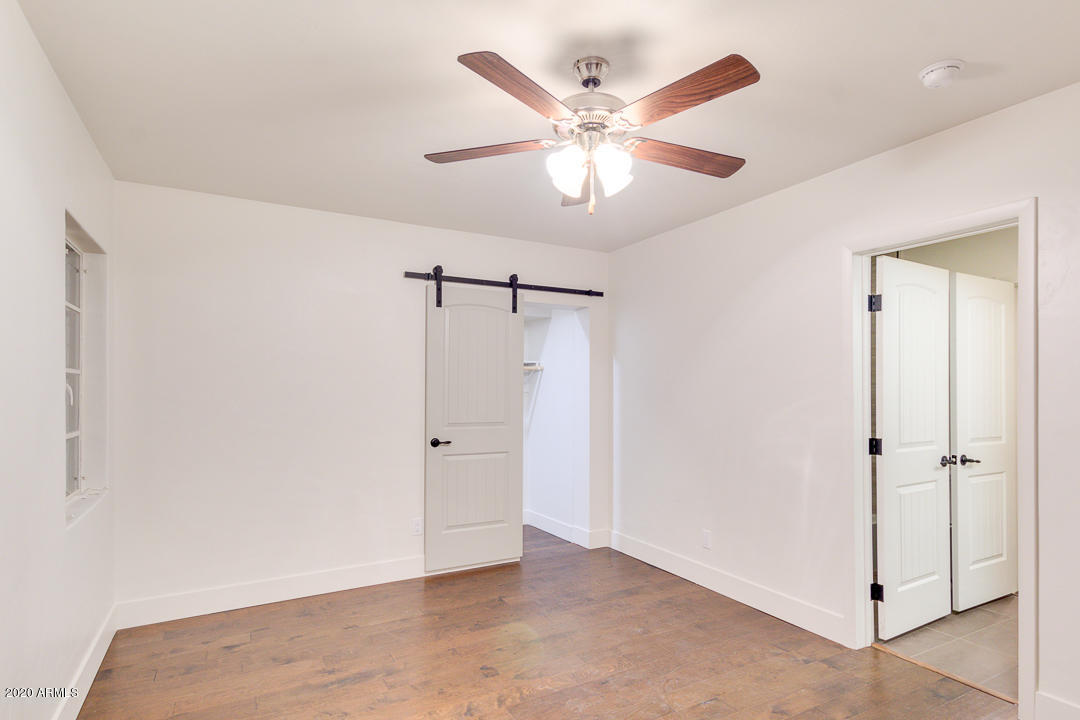 5323 North 6th Street Phoenix, AZ 85012 - Photo 31 of 48 Secondary bed with walk in