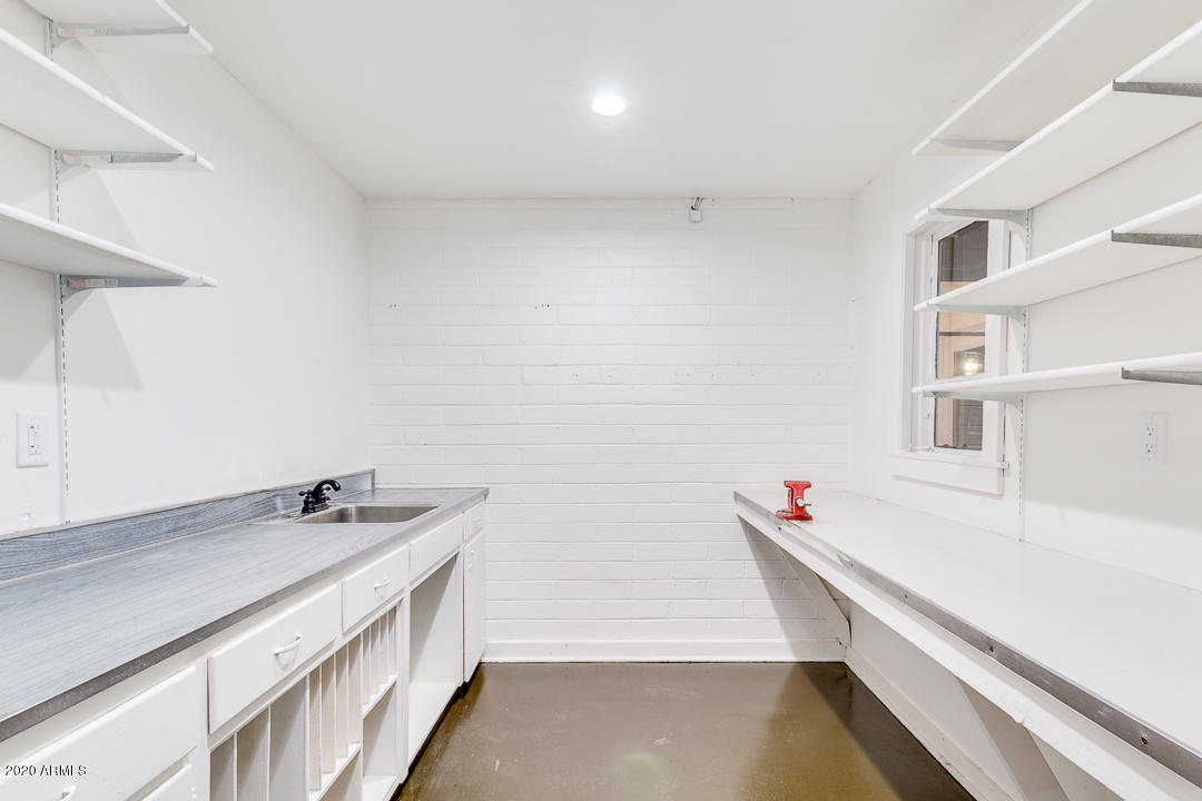 5323 North 6th Street Phoenix, AZ 85012 - Photo 44 of 48 Workshop
