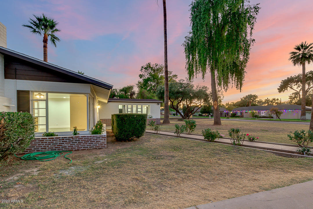 5323 North 6th Street Phoenix, AZ 85012 - Photo 8 of 48 Large Front Yard