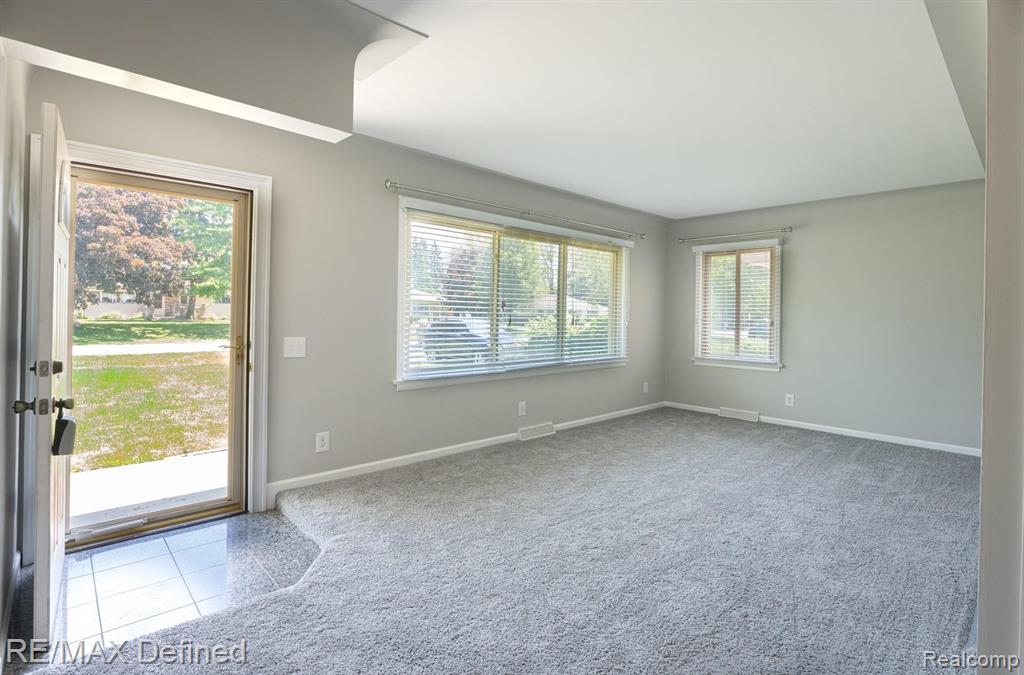 2850 Harrington Road Rochester Hills, MI 48307 - Photo 4 of 25