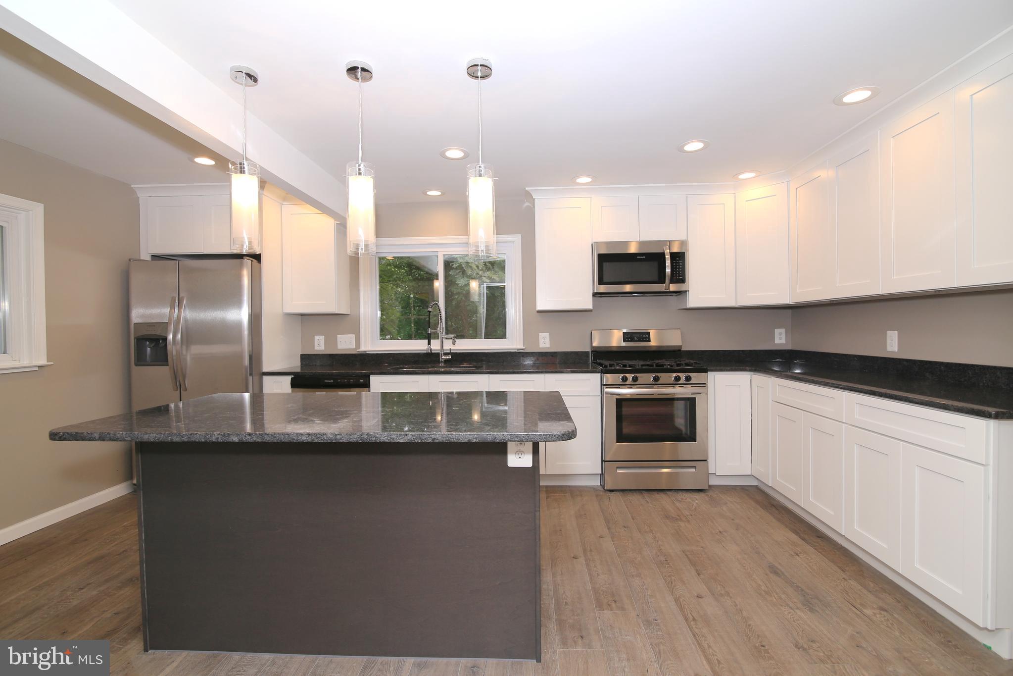 5535 Belfast Place Springfield, VA 22151 - Photo 14 of 41 Gourmet Kitchen