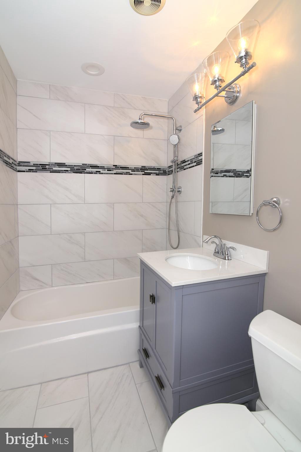 5535 Belfast Place Springfield, VA 22151 - Photo 20 of 41 Main Level Full Bath