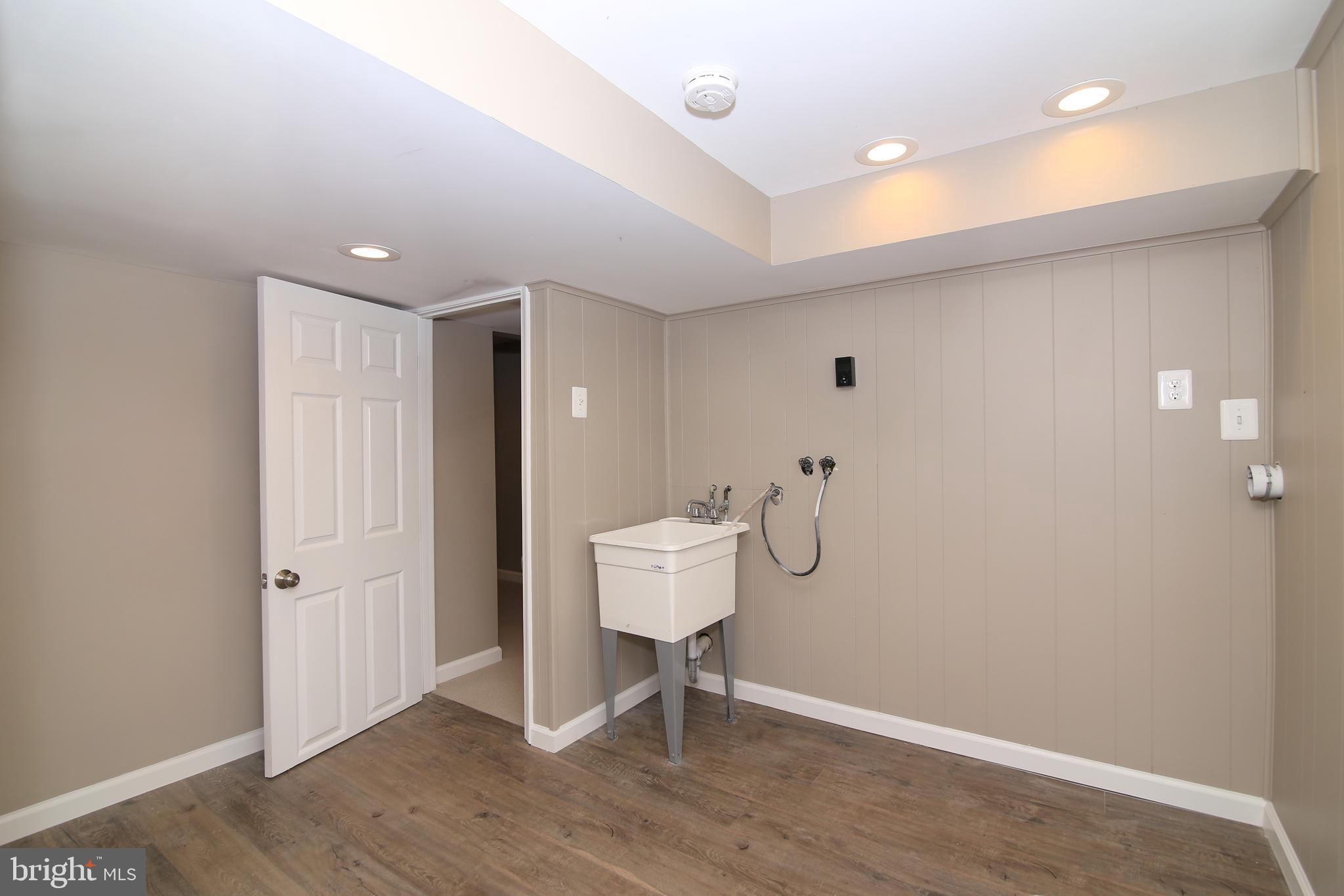 5535 Belfast Place Springfield, VA 22151 - Photo 33 of 41 Laundry Room