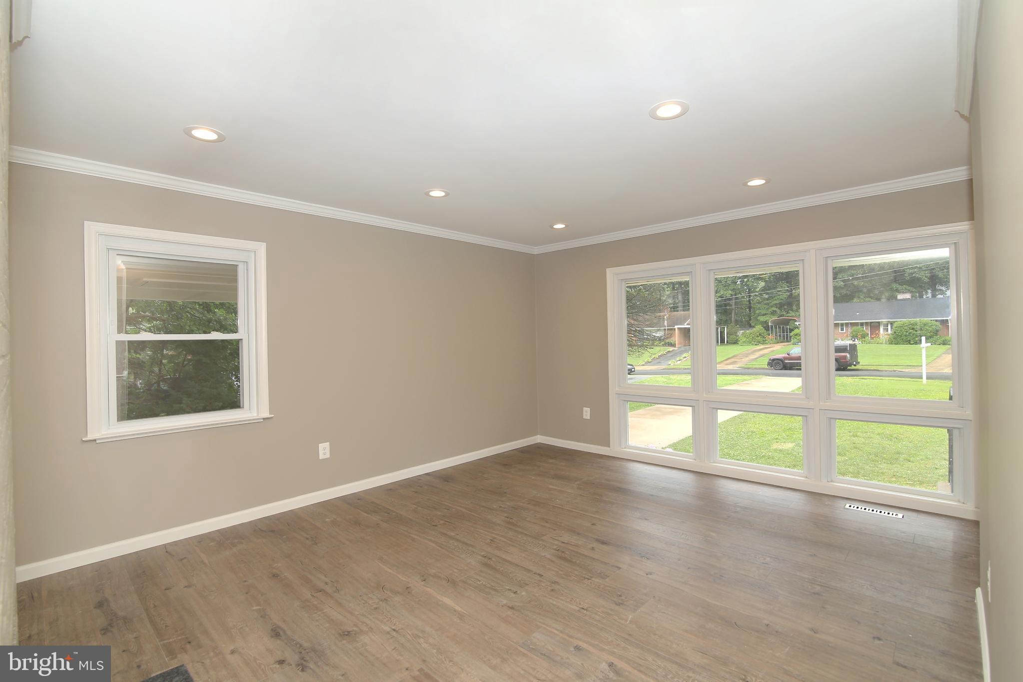 5535 Belfast Place Springfield, VA 22151 - Photo 5 of 41 Living Room