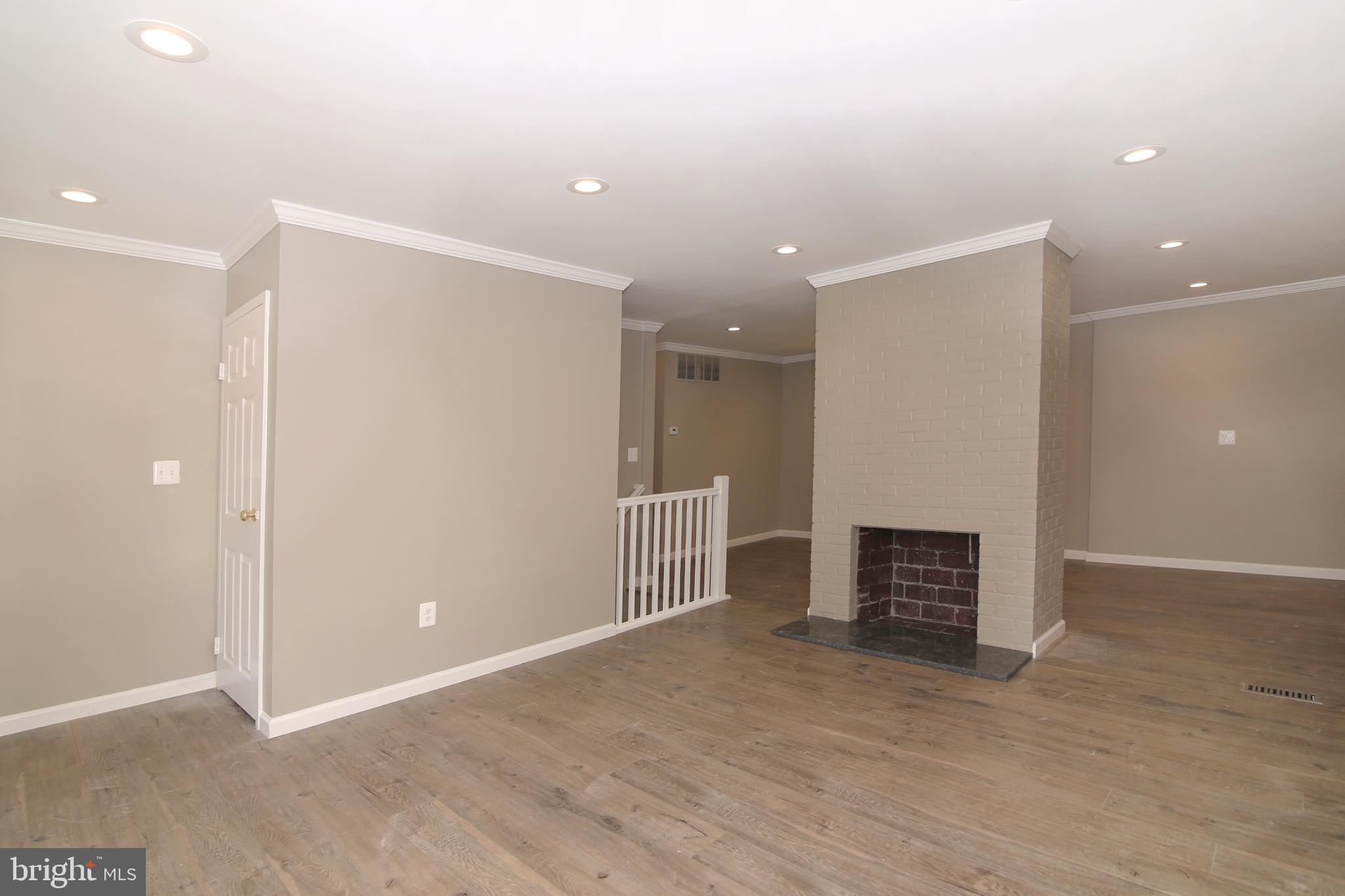 5535 Belfast Place Springfield, VA 22151 - Photo 6 of 41 Living Room