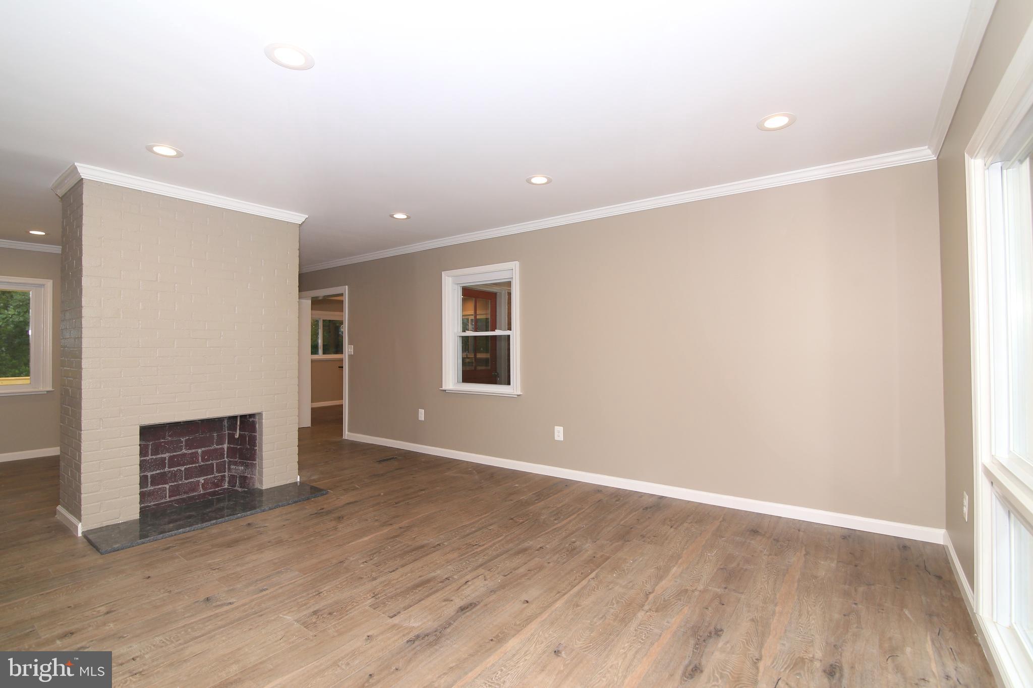 5535 Belfast Place Springfield, VA 22151 - Photo 7 of 41 Living Room