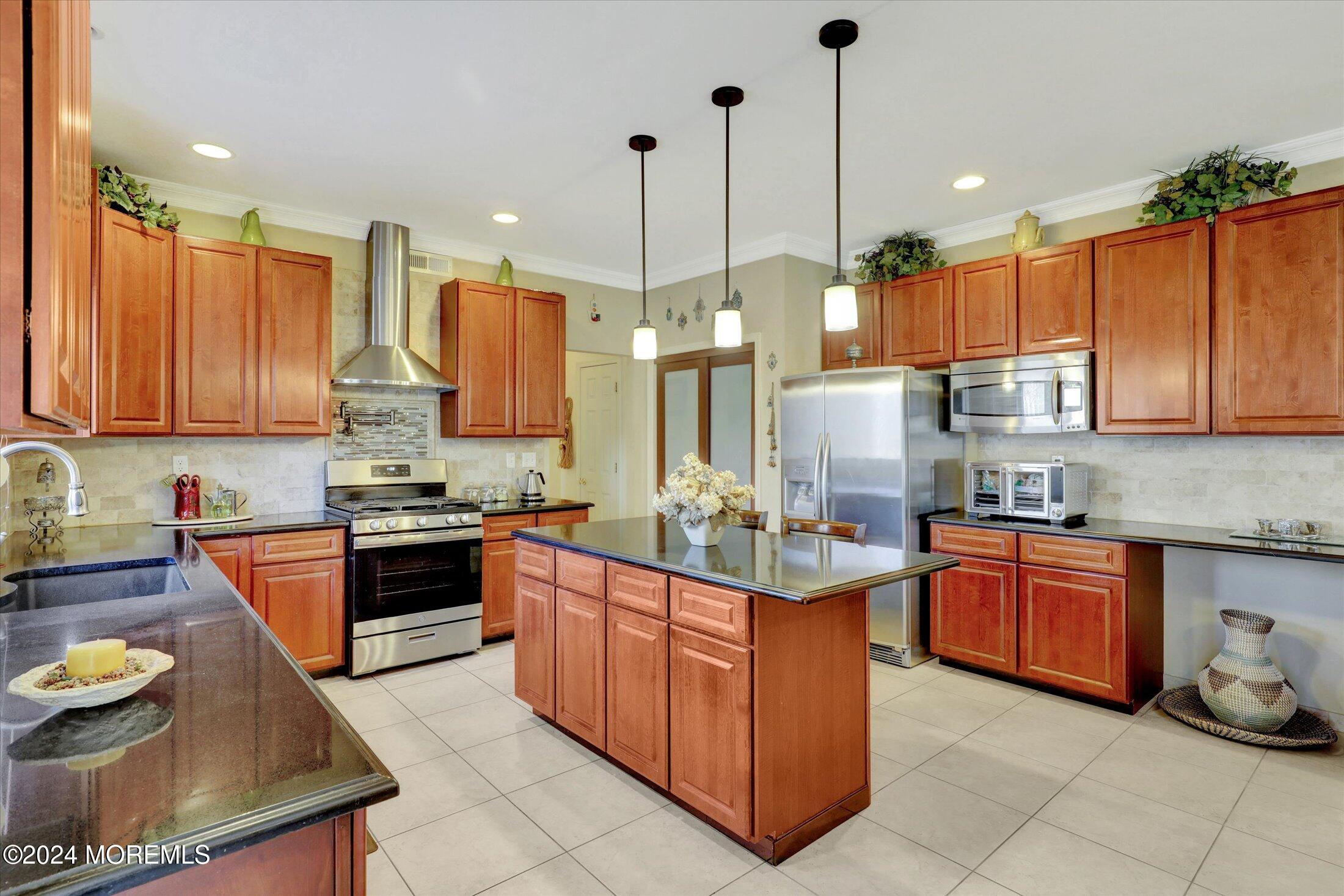 60 Bloomfield Road Manalapan, NJ 07726 - Photo 19 of 49 17-Kitchen