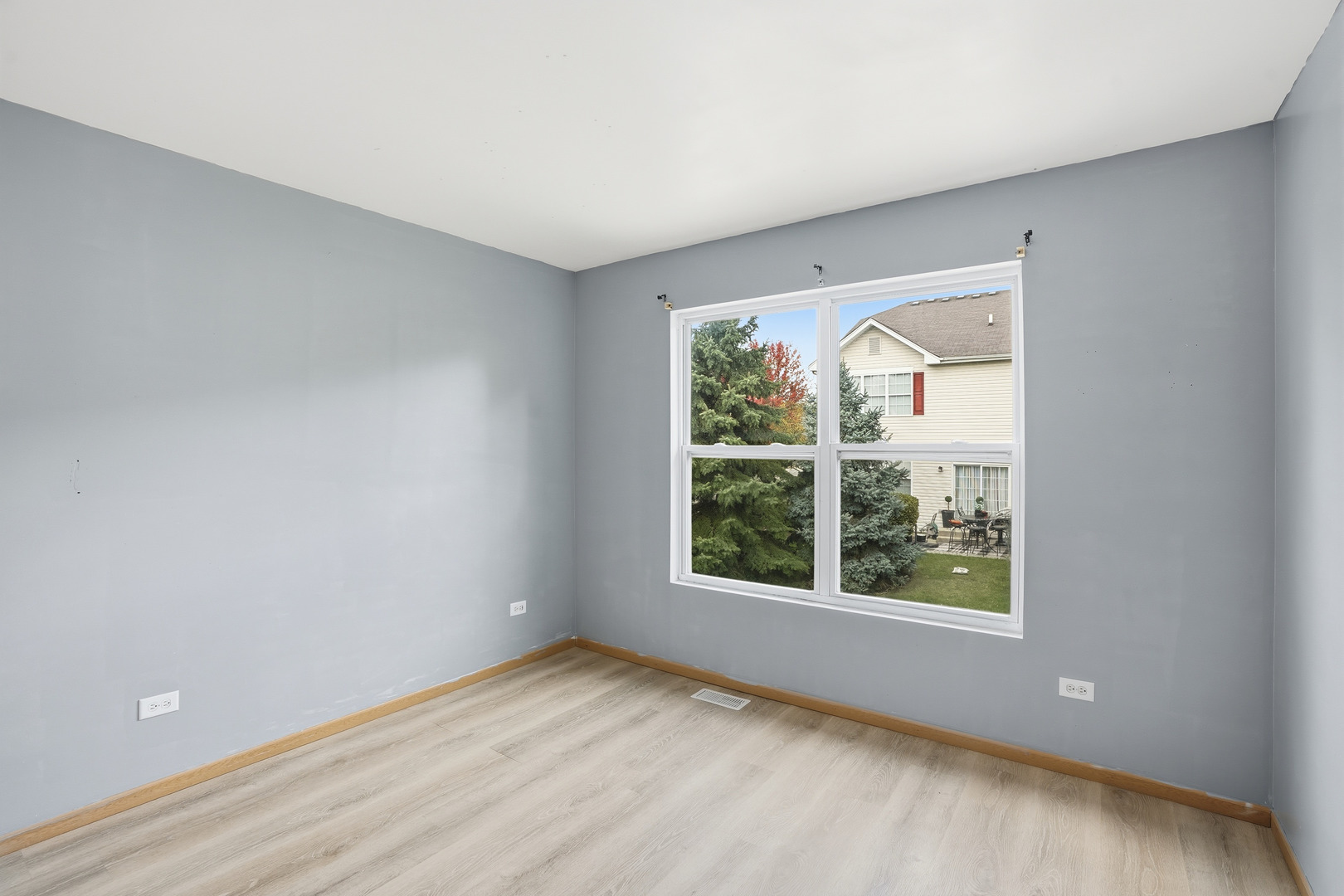 1986 Brimstone Road Romeoville, IL 60446 - Photo 13 of 32 an empty room with a window