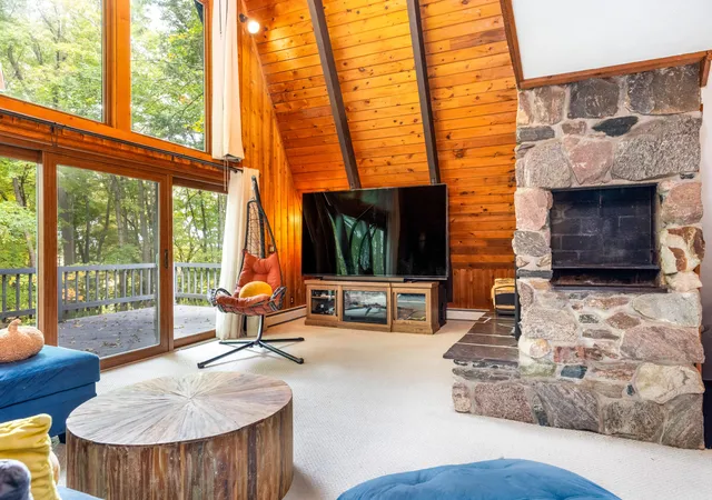 $390,000 | 1686 Herrity Lane, Ionia, MI 48846