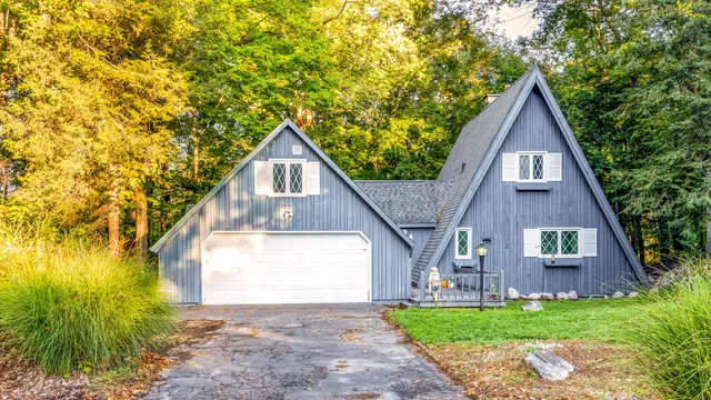 $390,000 | 1686 Herrity Lane, Ionia, MI 48846