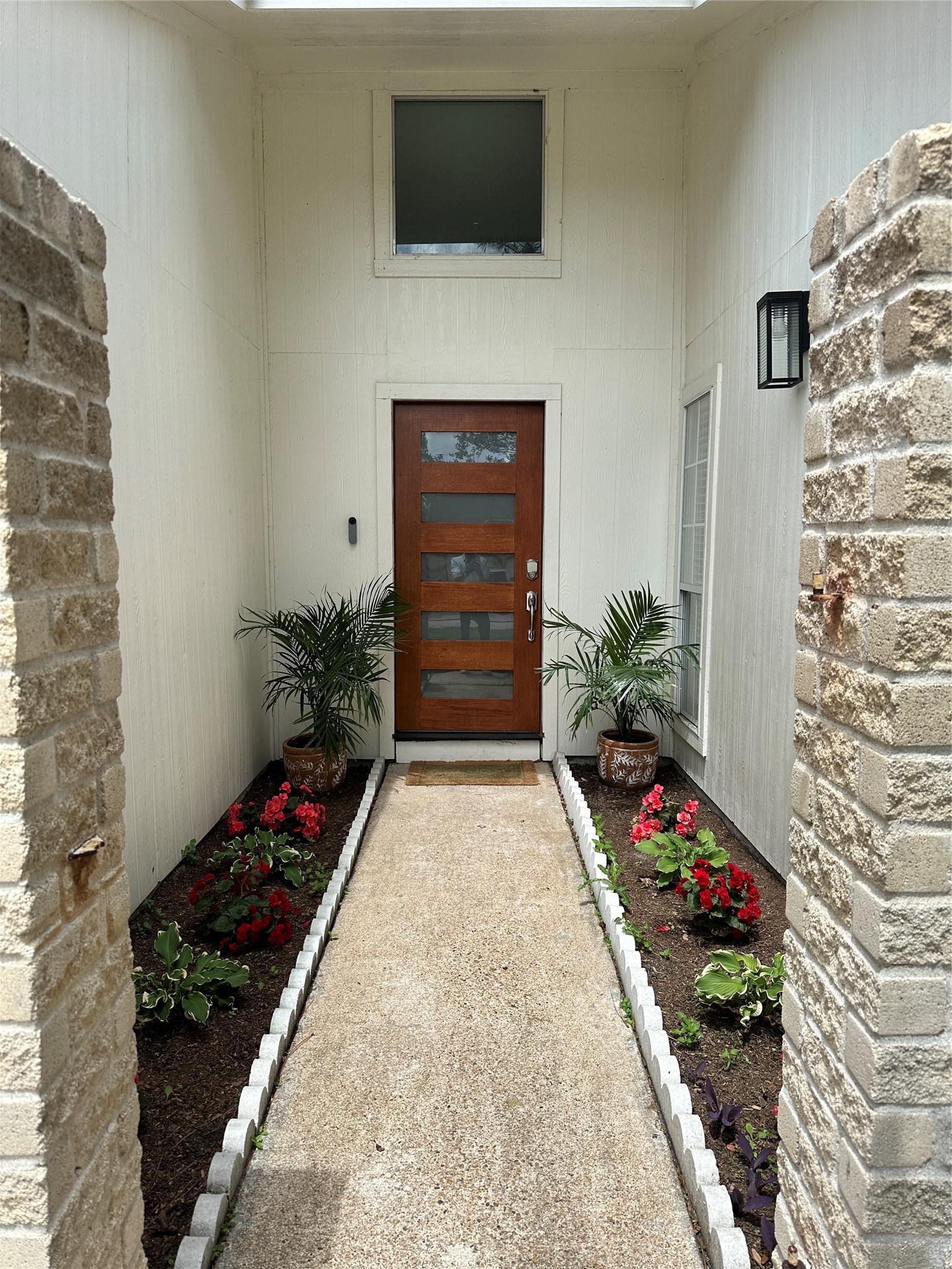 16007 Mill Point Drive Houston, TX 77059 - Photo 9 of 38