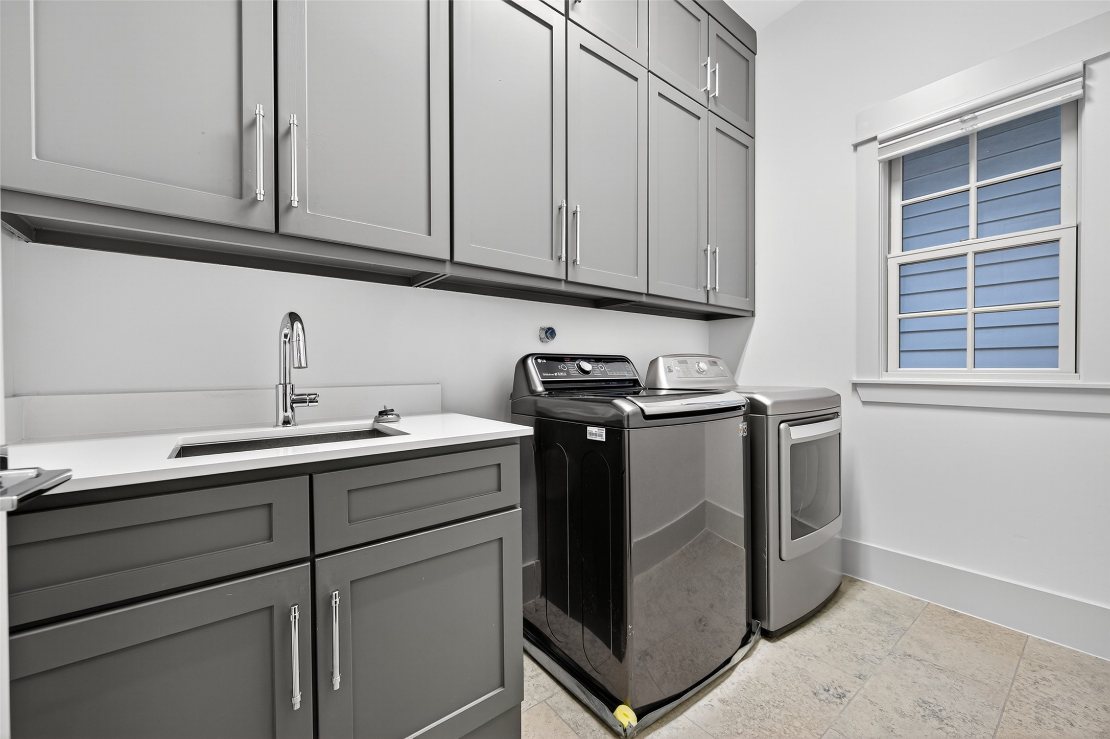 428 Marshall Street Houston, TX 77006 - Photo 13 of 36 a utility room with sink dryer and washer
