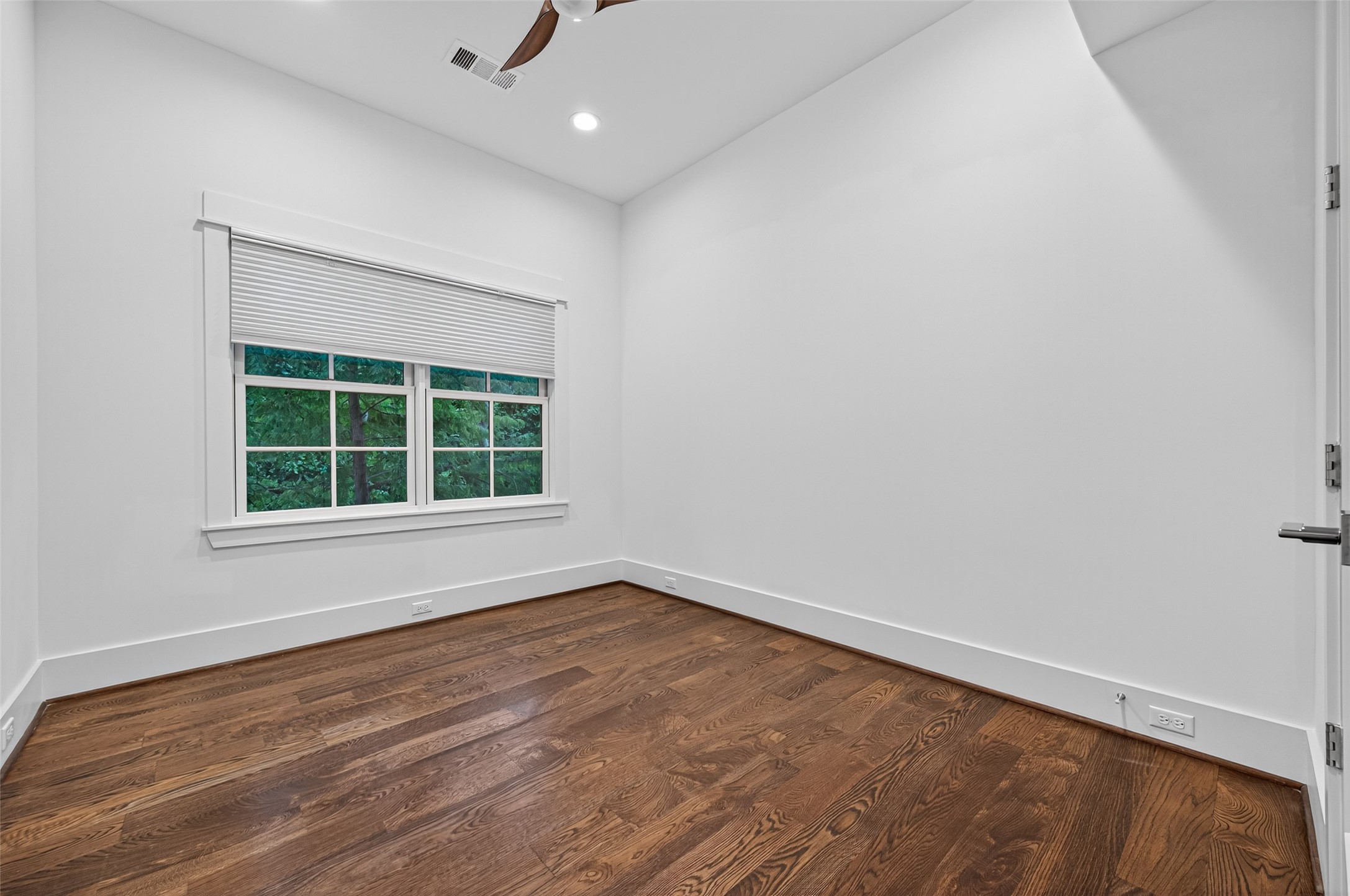 428 Marshall Street Houston, TX 77006 - Photo 16 of 36 an empty room with wooden floor and windows