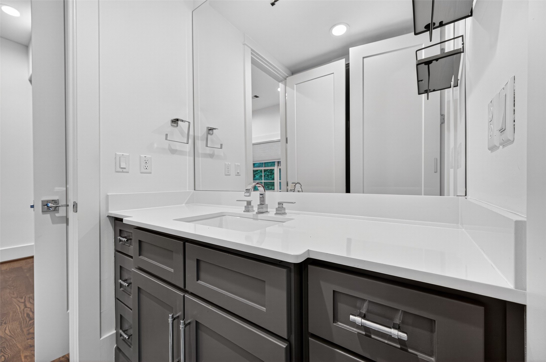 428 Marshall Street Houston, TX 77006 - Photo 17 of 36 a bathroom with a sink and a mirror