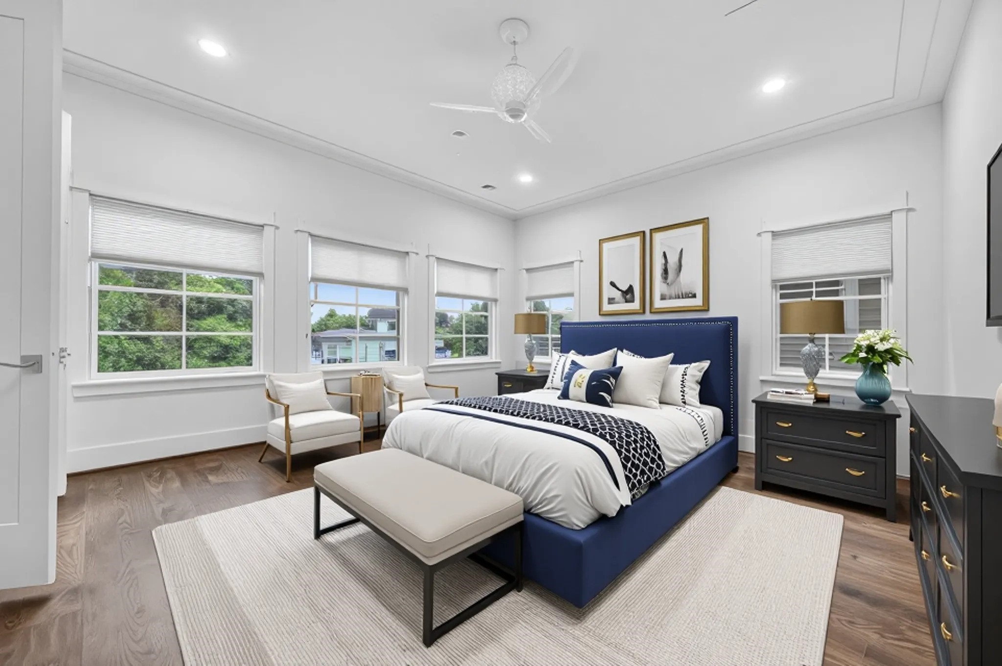 428 Marshall Street Houston, TX 77006 - Photo 20 of 36 a spacious bedroom with a bed and a couch