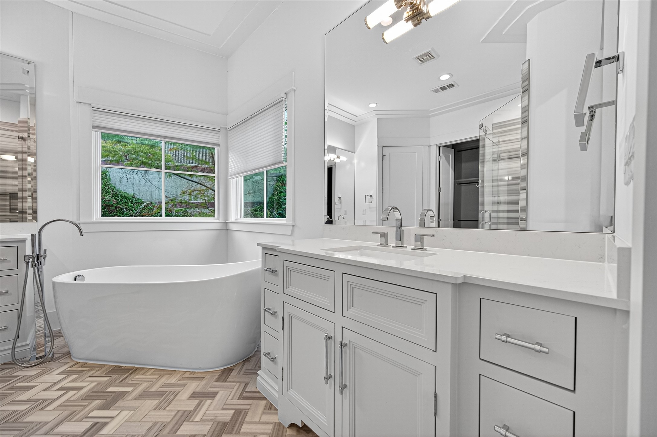 428 Marshall Street Houston, TX 77006 - Photo 21 of 36 a spacious bathroom with sink double vanity and bathtub