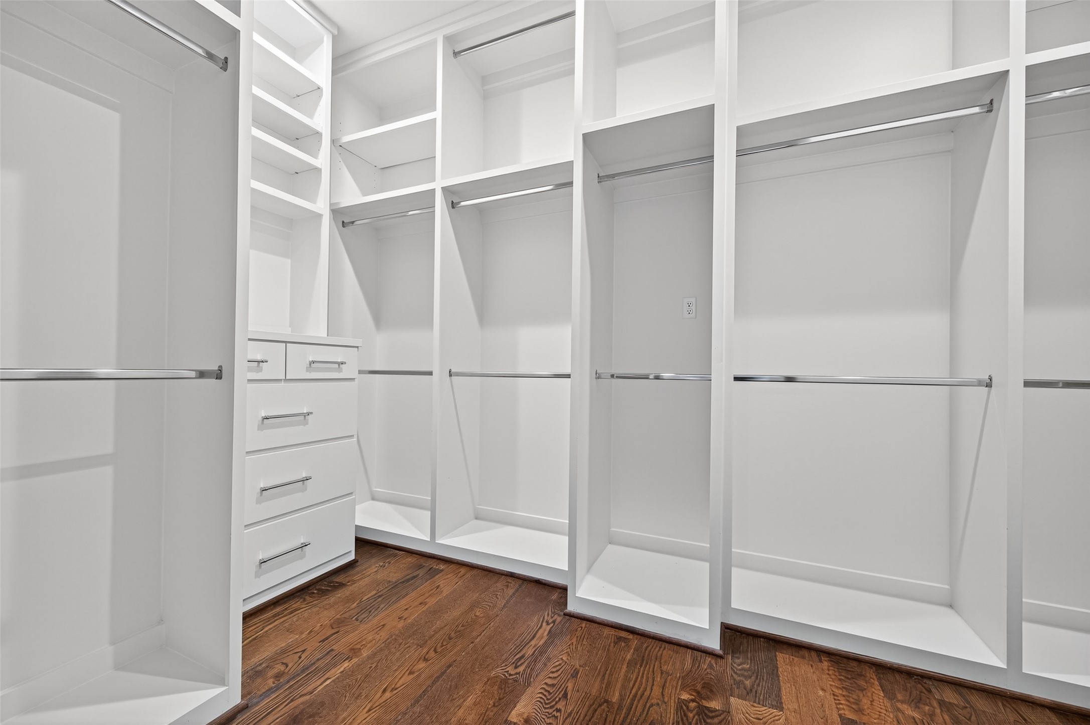 428 Marshall Street Houston, TX 77006 - Photo 26 of 36 a view of an empty walk in closet