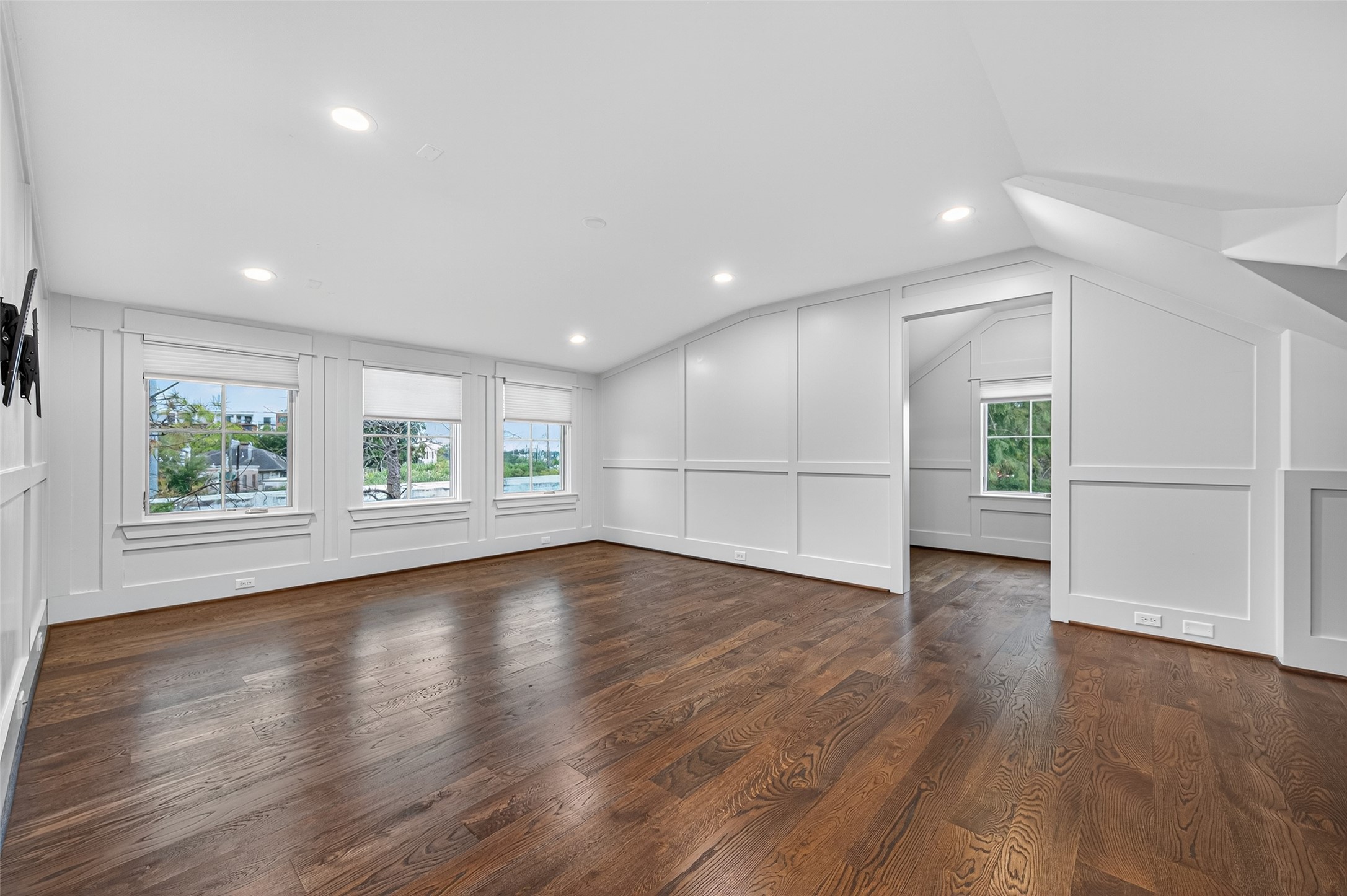 428 Marshall Street Houston, TX 77006 - Photo 28 of 36 a view of empty room with wooden floor and windows