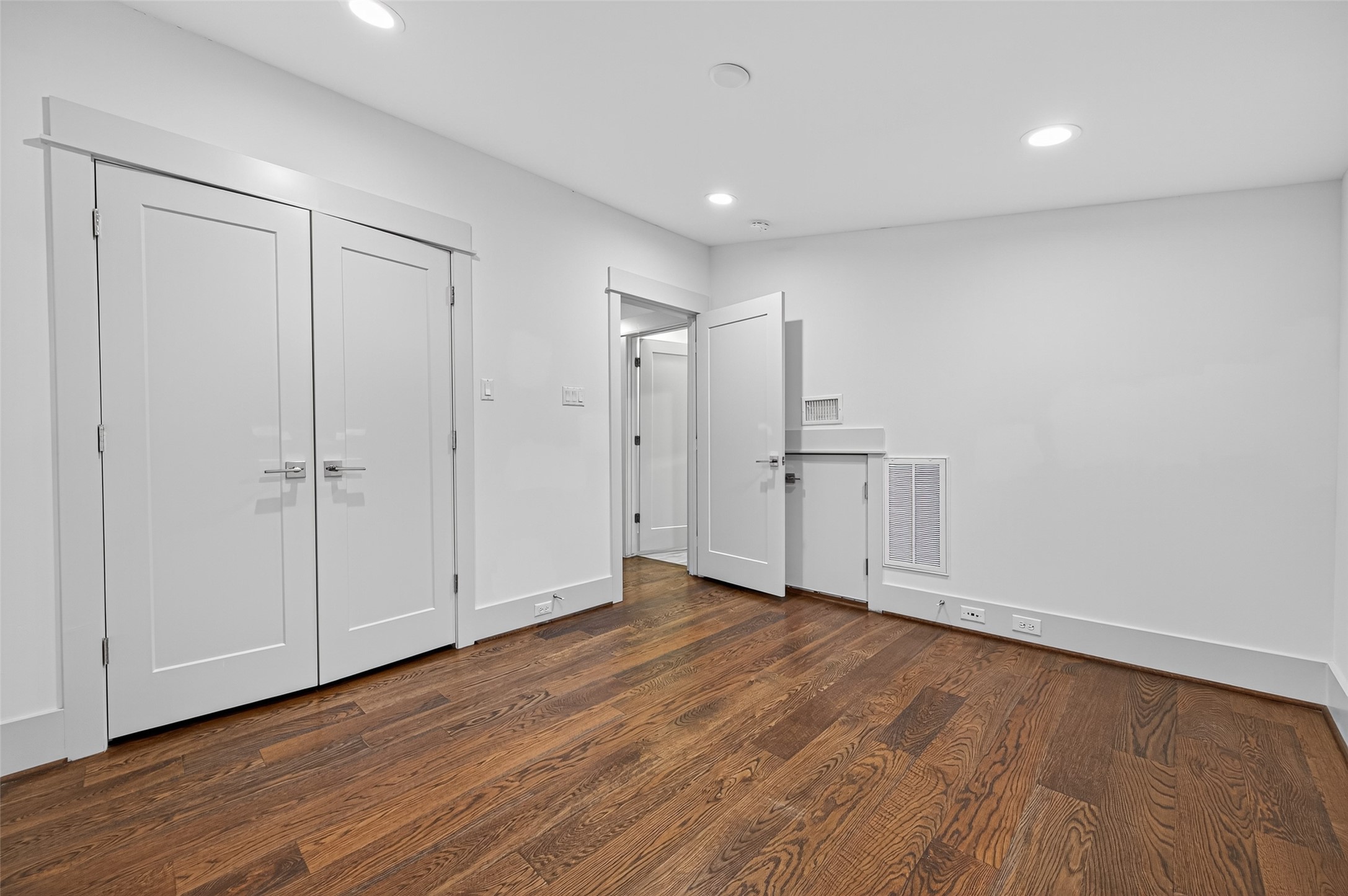 428 Marshall Street Houston, TX 77006 - Photo 31 of 36 a view of an empty room with wooden floor