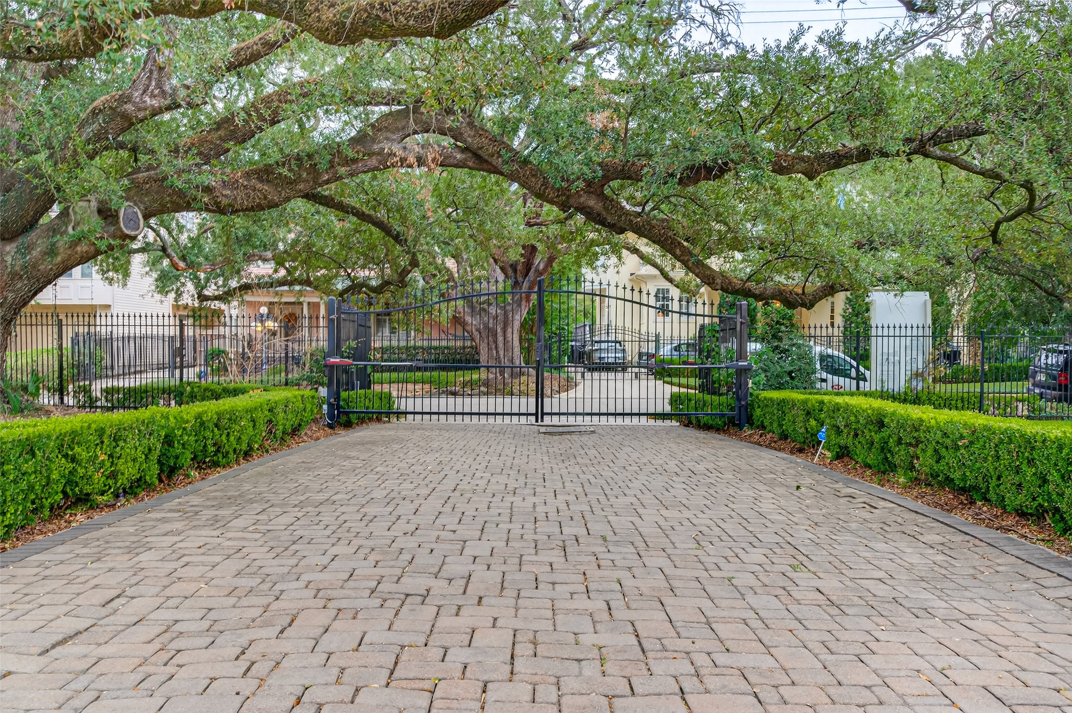 428 Marshall Street Houston, TX 77006 - Photo 35 of 36 a view of house with yard and green space