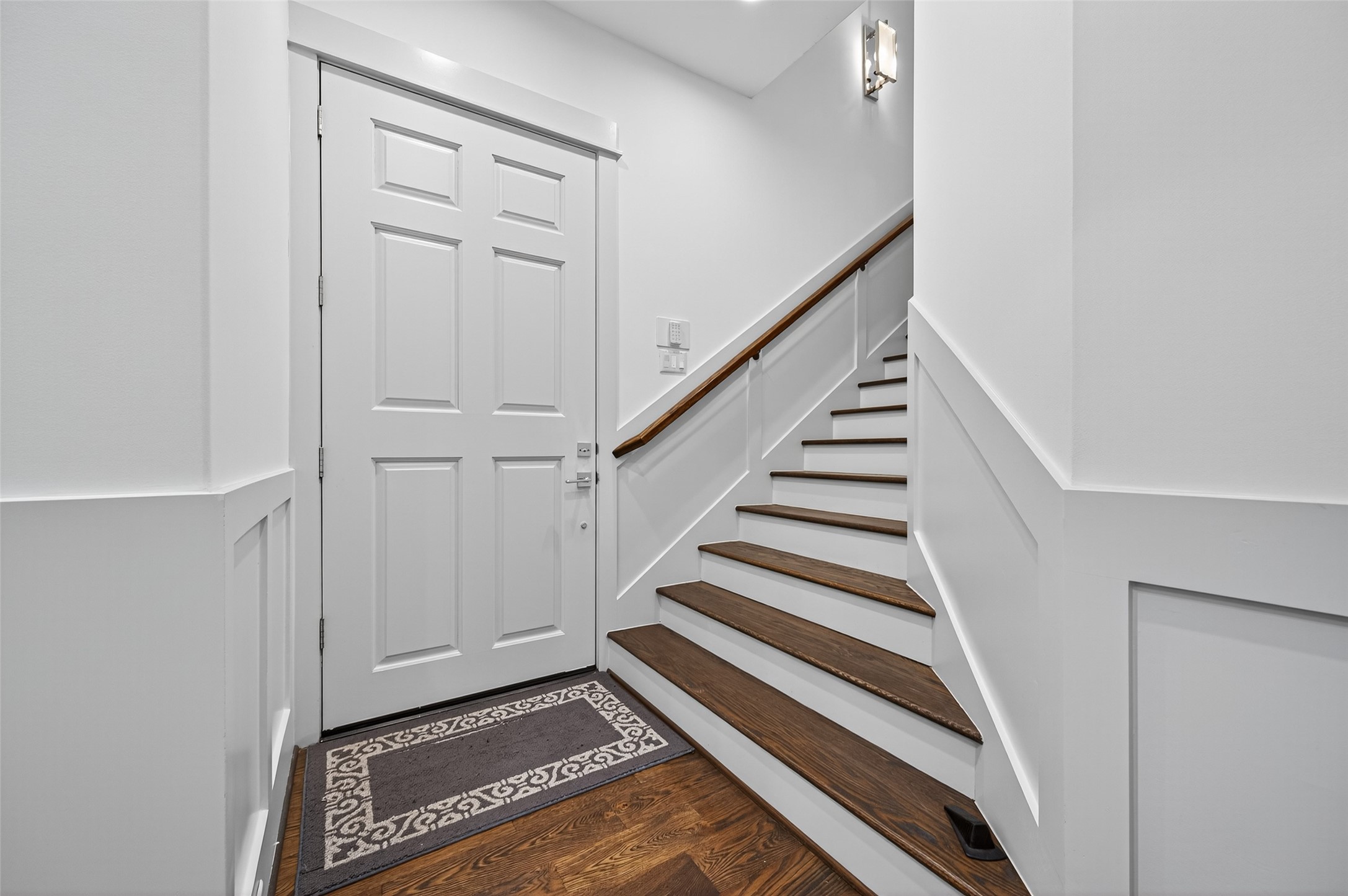 428 Marshall Street Houston, TX 77006 - Photo 4 of 36 a view of a staircase