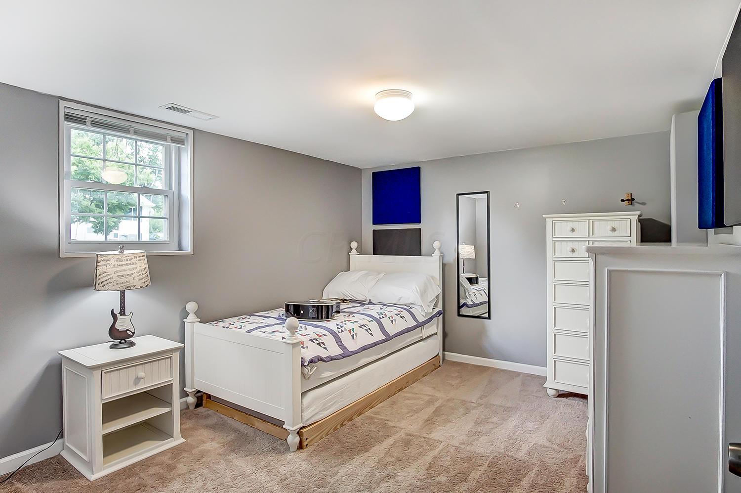 328 Regents Road Columbus, OH 43230 - Photo 14 of 18