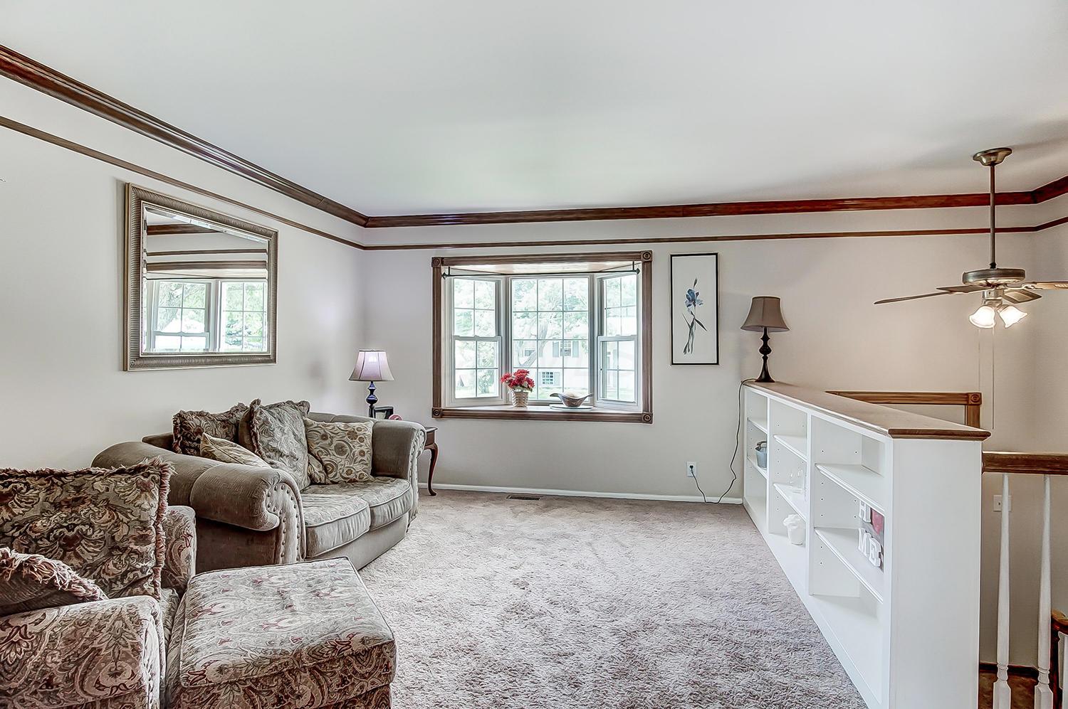 328 Regents Road Columbus, OH 43230 - Photo 3 of 18