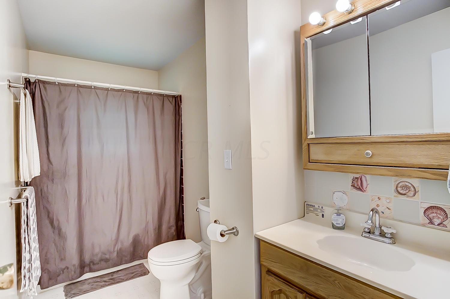 328 Regents Road Columbus, OH 43230 - Photo 9 of 18