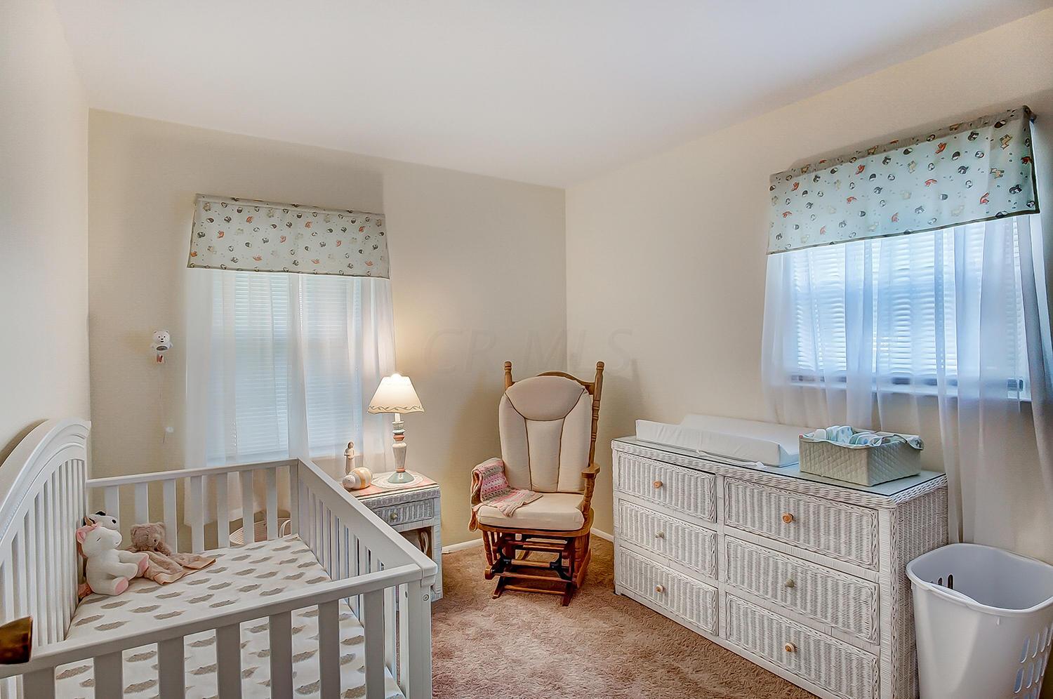 328 Regents Road Columbus, OH 43230 - Photo 10 of 18