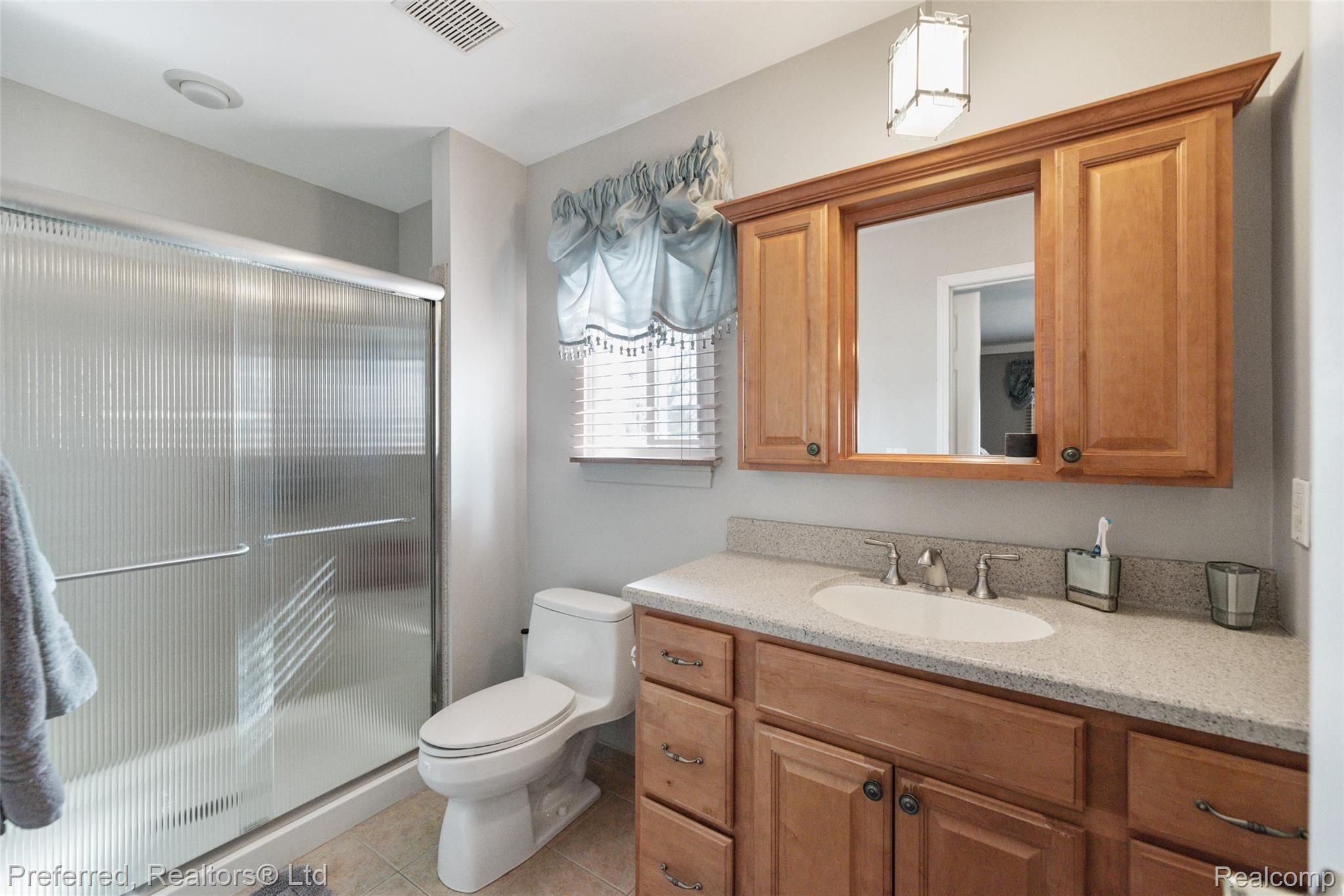 43065 Versailles Road Canton, MI 48187 - Photo 15 of 26 Master bath!