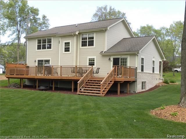 3217 Mann Road Waterford, MI 48329 - Photo 2 of 32 2 Rear with Large Deck.jpg