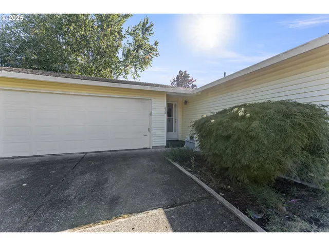 $455,000 | 820 Northeast Cochran Avenue, Gresham, OR 97030