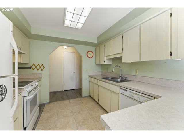 $455,000 | 820 Northeast Cochran Avenue, Gresham, OR 97030