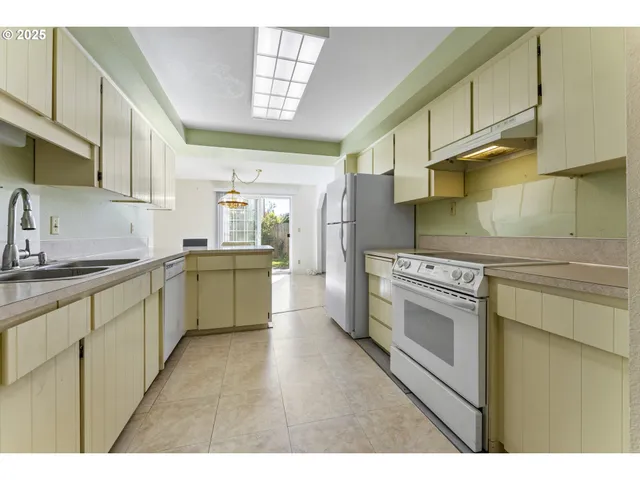 $455,000 | 820 Northeast Cochran Avenue, Gresham, OR 97030