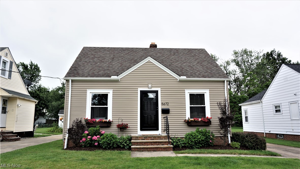 5672 Wellington Road Cleveland, OH 44124 - Photo 1 of 35