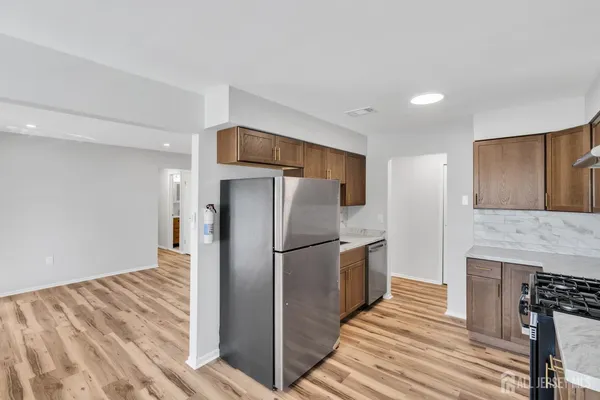 $2,500 | 812 Green Hollow Drive, Iselin, NJ 08830