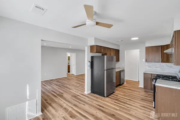 $2,500 | 812 Green Hollow Drive, Iselin, NJ 08830