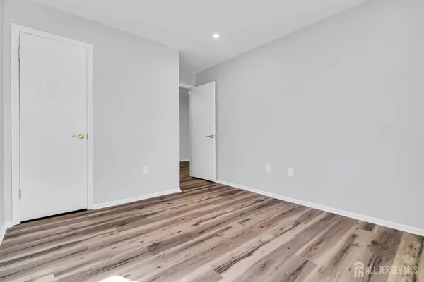 $2,500 | 812 Green Hollow Drive, Iselin, NJ 08830