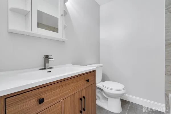 $2,500 | 812 Green Hollow Drive, Iselin, NJ 08830