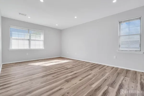 $2,500 | 812 Green Hollow Drive, Iselin, NJ 08830