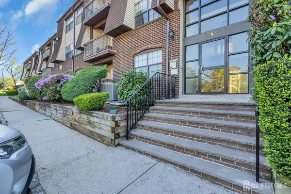 $2,500 | 812 Green Hollow Drive, Iselin, NJ 08830