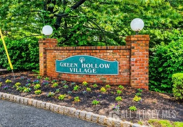 $2,500 | 812 Green Hollow Drive, Iselin, NJ 08830