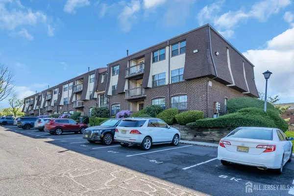 $2,500 | 812 Green Hollow Drive, Iselin, NJ 08830