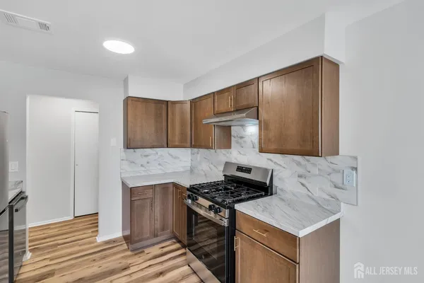 $2,500 | 812 Green Hollow Drive, Iselin, NJ 08830