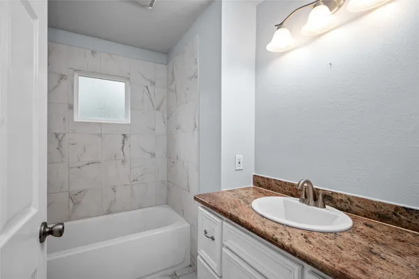 $1,475 | 1011 East 39th Street, Houston, TX 77022