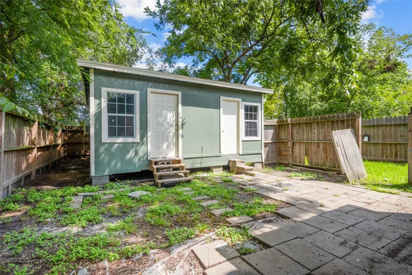 $1,475 | 1011 East 39th Street, Houston, TX 77022