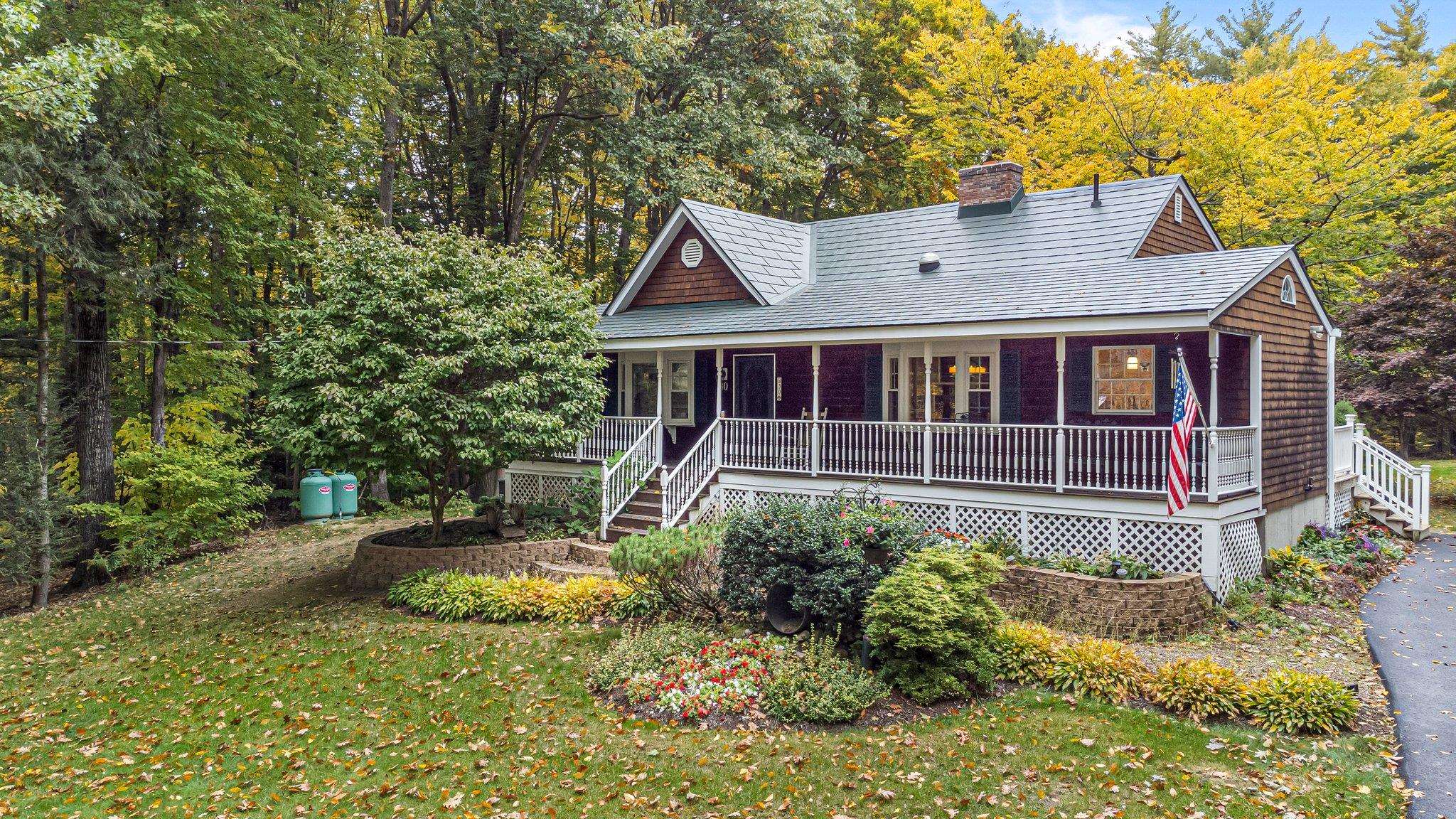 30 Holmeswood Drive, Sandown, NH 03873 Compass