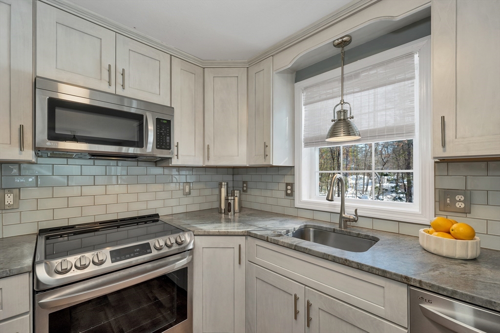 2 Celeste Terrace Sandown, NH 03873 - Photo 8 of 42