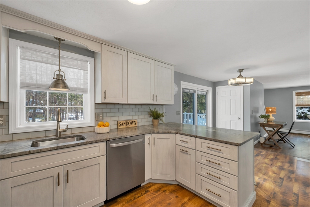 2 Celeste Terrace Sandown, NH 03873 - Photo 10 of 42