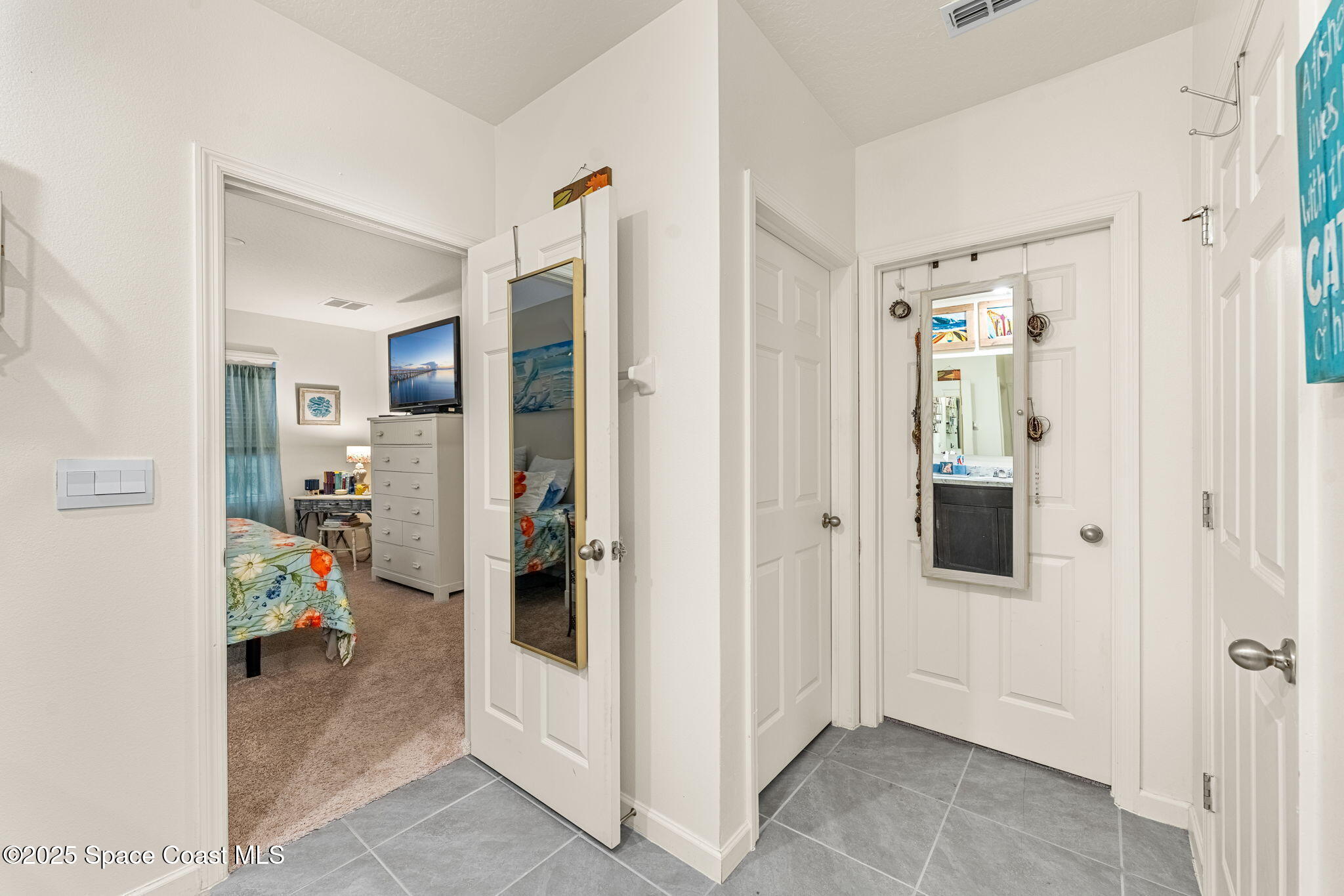 4901 Talbot Boulevard Cocoa, FL 32926 - Photo 23 of 39 a view of a livingroom with tub and workspace